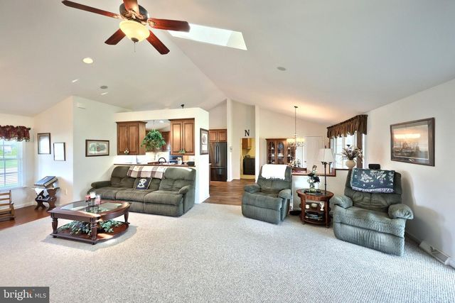 392 ONYX RD, New Oxford, PA 17350