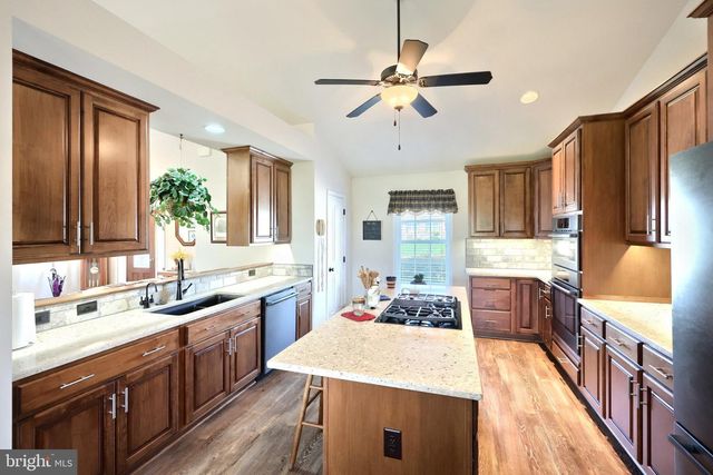 392 ONYX RD, New Oxford, PA 17350