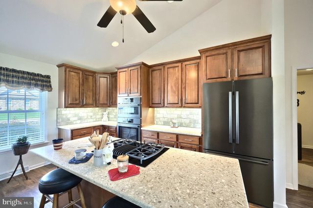 392 ONYX RD, New Oxford, PA 17350