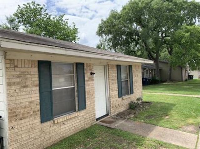 3302 Normand Dr, College Station, TX 77845