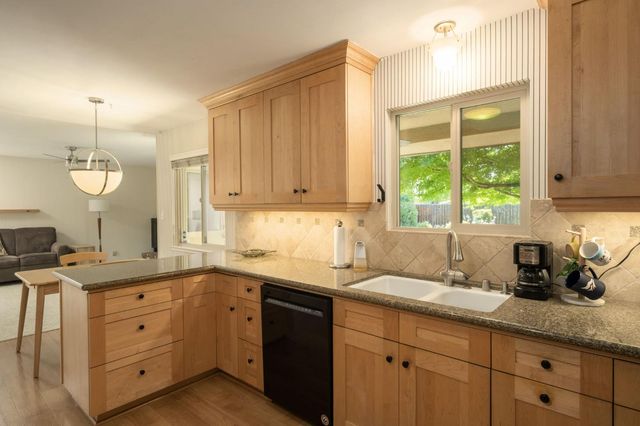 539 E Sample Avenue, Fresno, CA 93710