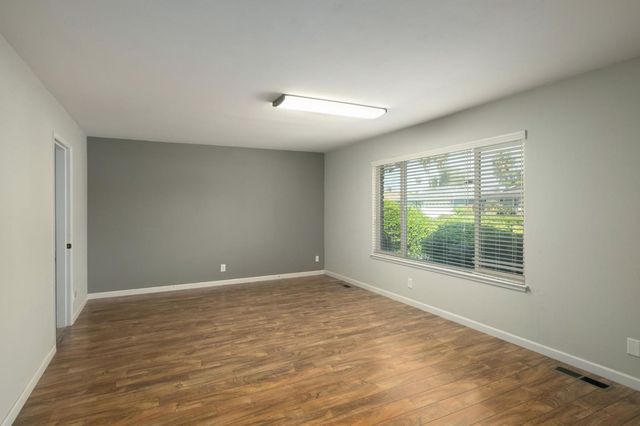 539 E Sample Avenue, Fresno, CA 93710