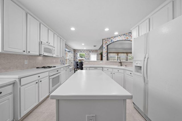 15834 Red Hill Trail, Houston, TX 77095