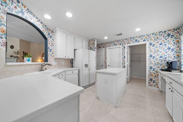 15834 Red Hill Trail, Houston, TX 77095