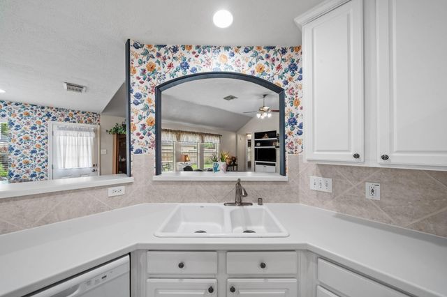 15834 Red Hill Trail, Houston, TX 77095