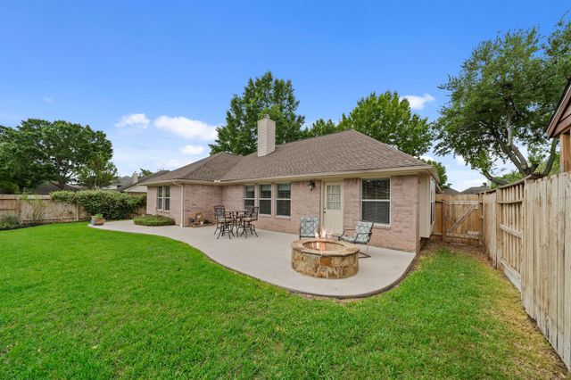 15834 Red Hill Trail, Houston, TX 77095