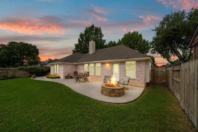 15834 Red Hill Trail, Houston, TX 77095