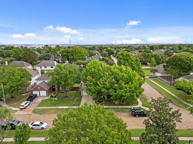 15834 Red Hill Trail, Houston, TX 77095