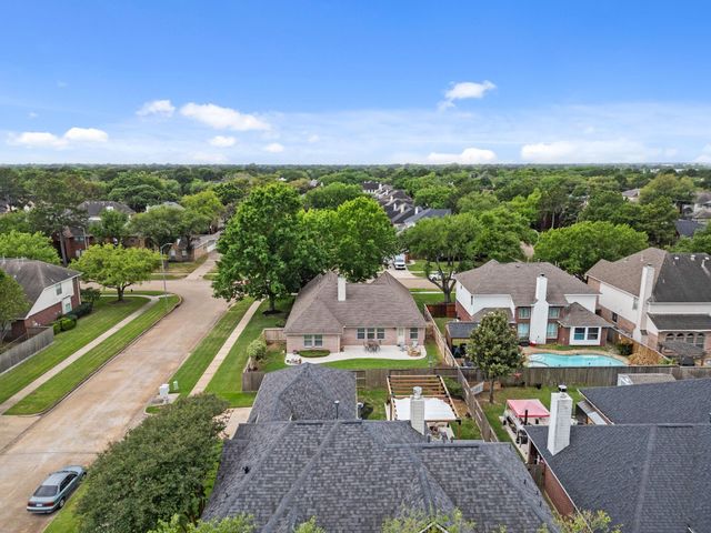 15834 Red Hill Trail, Houston, TX 77095