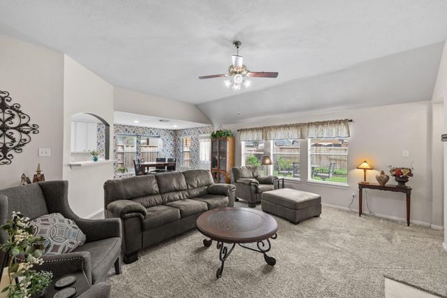 15834 Red Hill Trail, Houston, TX 77095