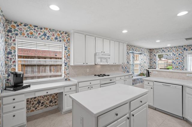 15834 Red Hill Trail, Houston, TX 77095