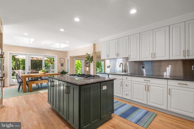 721 GOVERNOR CIR, Newtown Square, PA 19073