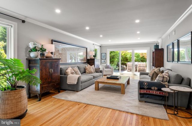 721 GOVERNOR CIR, Newtown Square, PA 19073