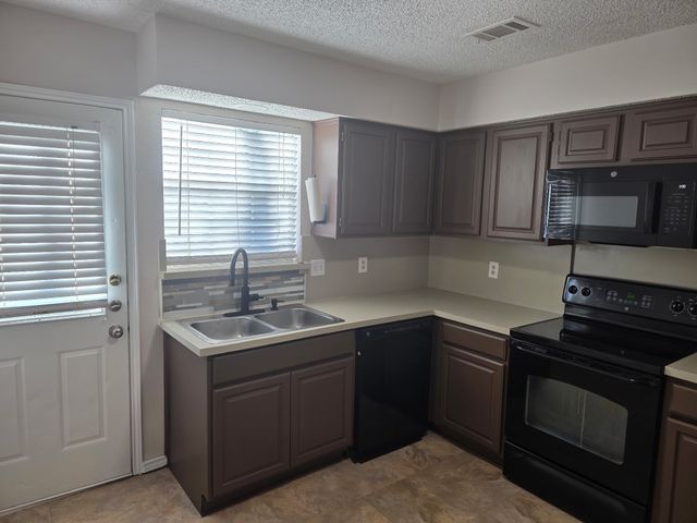 1745 Dynasty Circle, Glenn Heights, TX 75154