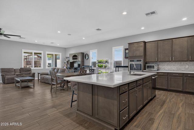 14178 W GRAY FOX Trail, Surprise, AZ 85387