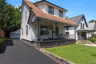 1055 N 68th STREET, Wauwatosa, WI 53213