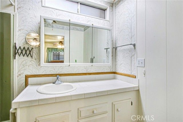 575 S Lyon Avenue 34, Hemet, CA 92543