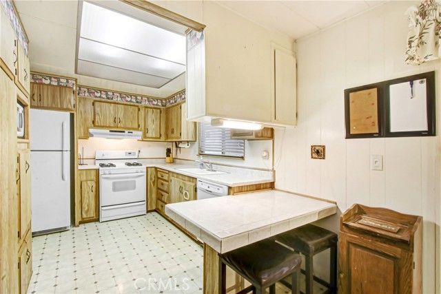 575 S Lyon Avenue 34, Hemet, CA 92543