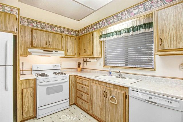 575 S Lyon Avenue 34, Hemet, CA 92543