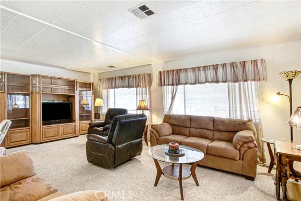 575 S Lyon Avenue 34, Hemet, CA 92543