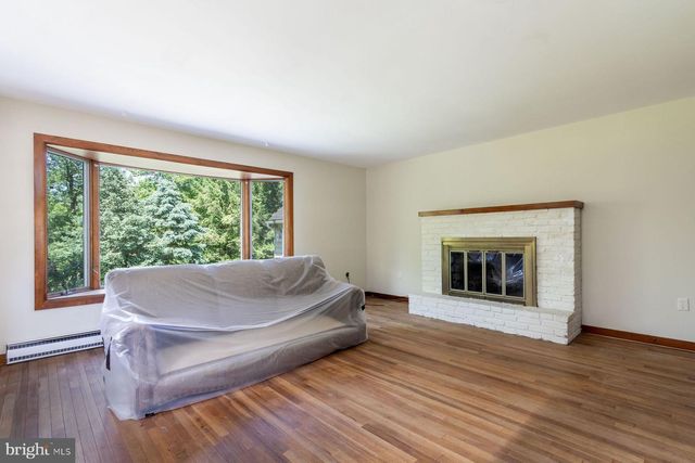 2349 VALLEY RD, Jamison, PA 18929