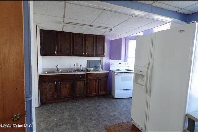 3081 6th Avenue, Troy, NY 12180