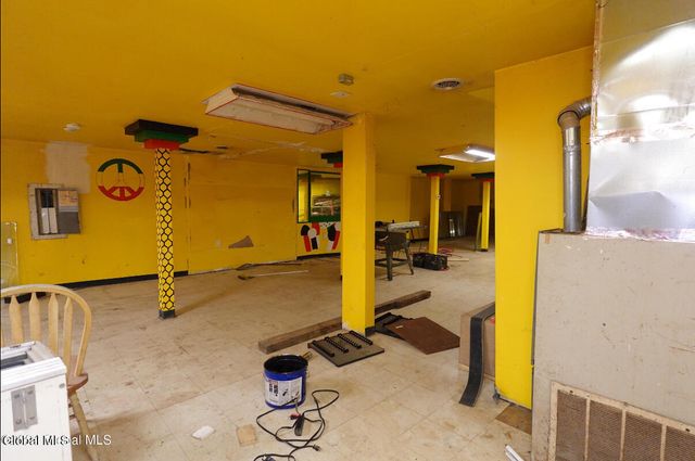 3081 6th Avenue, Troy, NY 12180