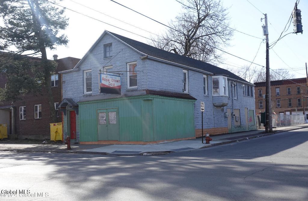 3081 6th Avenue, Troy, NY 12180