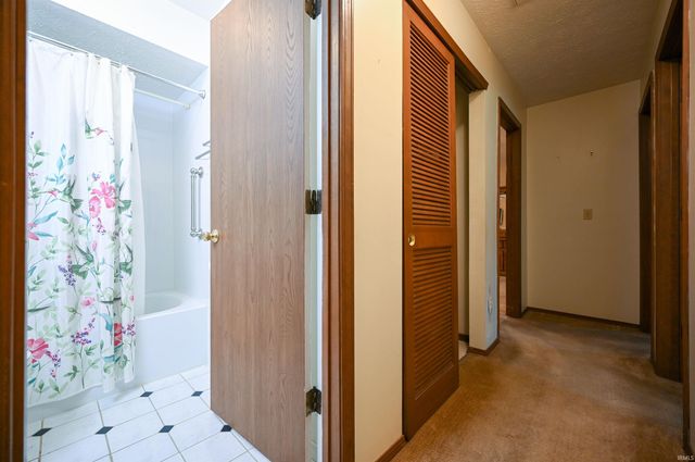 4411 WILLOW Drive, Kokomo, IN 46901