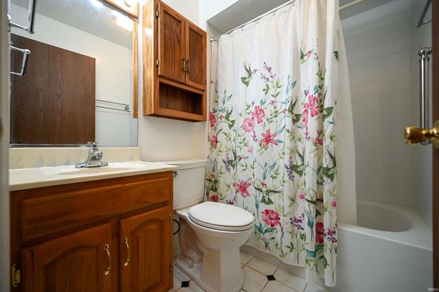 4411 WILLOW Drive, Kokomo, IN 46901