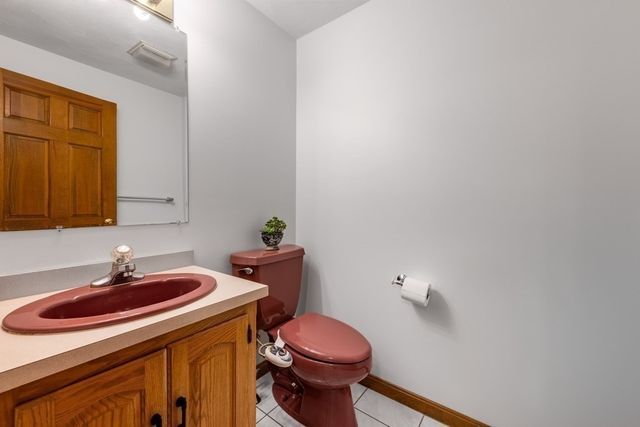 17 Duck Road, Reading, MA 01867