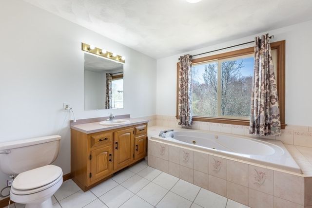 17 Duck Road, Reading, MA 01867