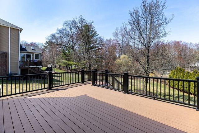 17 Duck Road, Reading, MA 01867