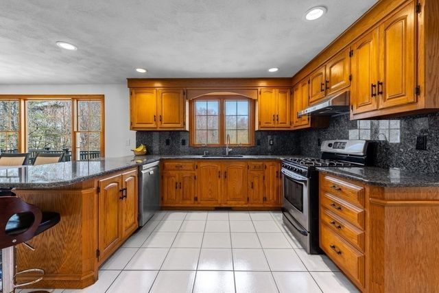 17 Duck Road, Reading, MA 01867