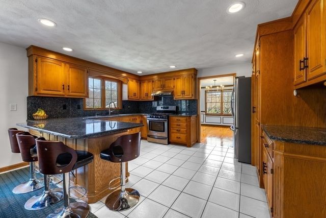 17 Duck Road, Reading, MA 01867