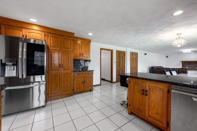 17 Duck Road, Reading, MA 01867