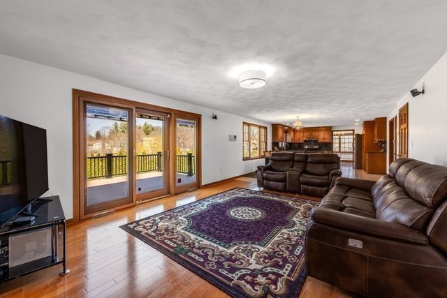 17 Duck Road, Reading, MA 01867