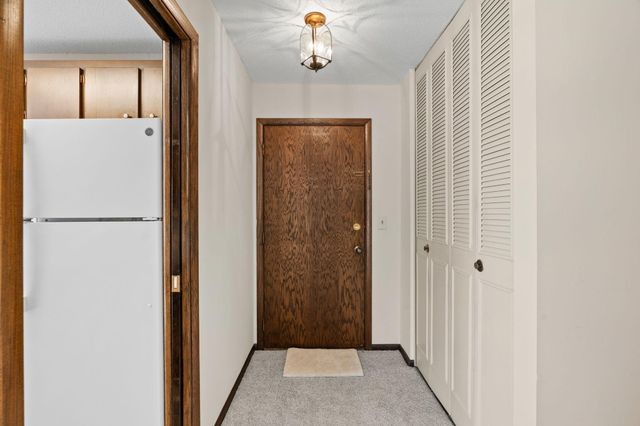 10113 W 34th Street 228, Hopkins, MN 55305