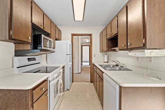 10113 W 34th Street 228, Hopkins, MN 55305