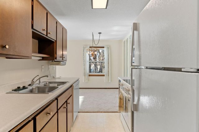 10113 W 34th Street 228, Hopkins, MN 55305