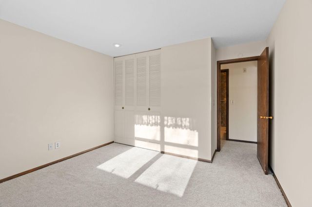 10113 W 34th Street 228, Hopkins, MN 55305