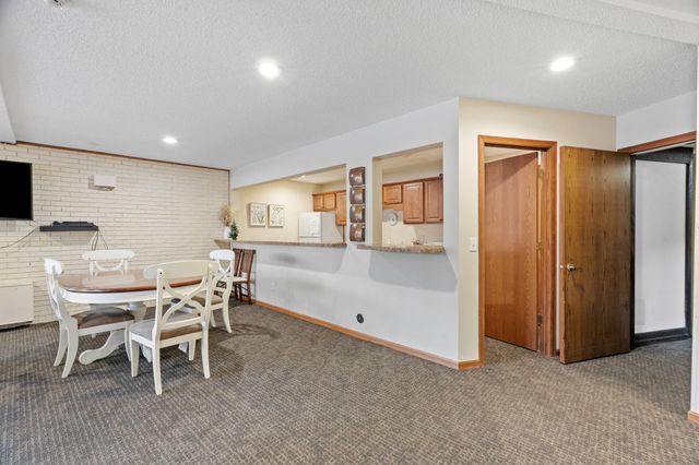 10113 W 34th Street 228, Hopkins, MN 55305