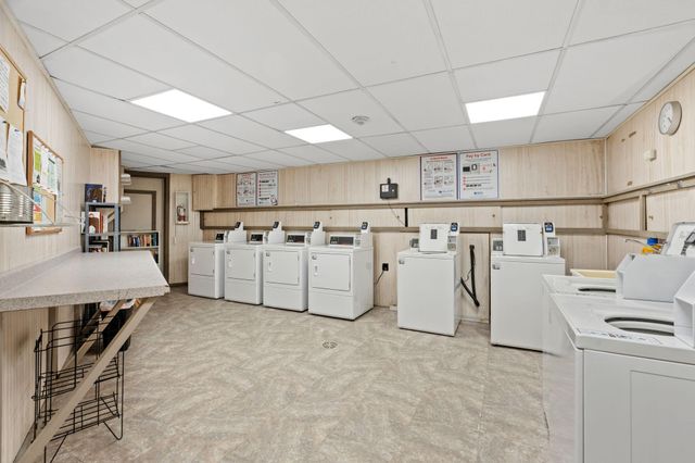10113 W 34th Street 228, Hopkins, MN 55305