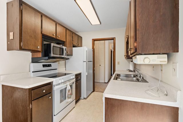 10113 W 34th Street 228, Hopkins, MN 55305