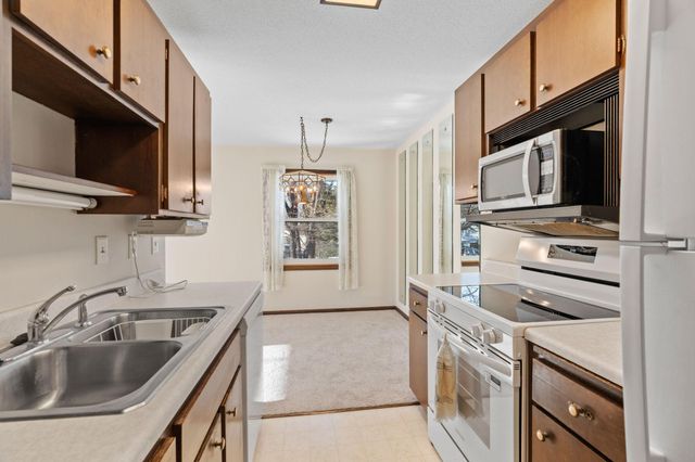 10113 W 34th Street 228, Hopkins, MN 55305