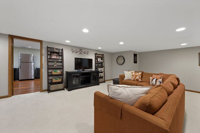 1030 Trillium Trail, West Chicago, IL 60185