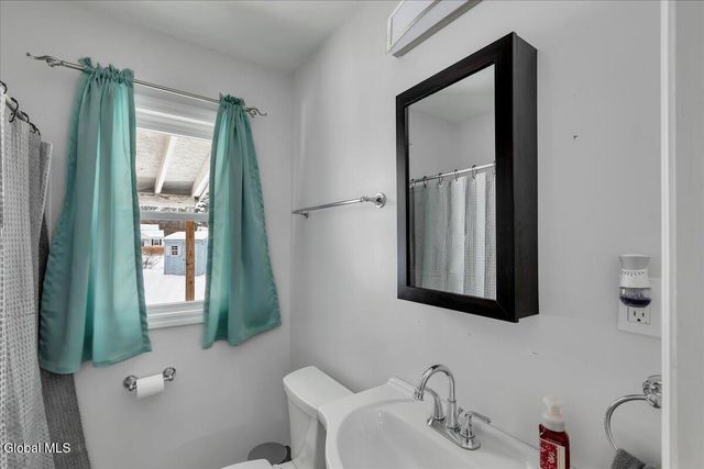 2025 Greenpoint Avenue, Rotterdam, NY 12303