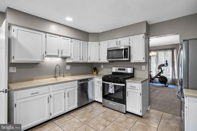 5 FRIAR TUCK DR, Medford, NJ 08055