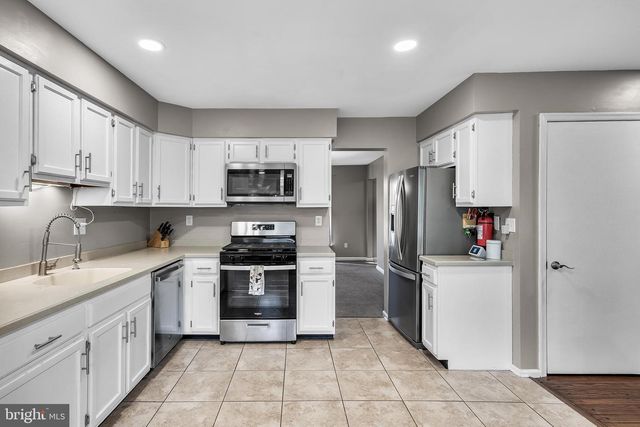 5 FRIAR TUCK DR, Medford, NJ 08055