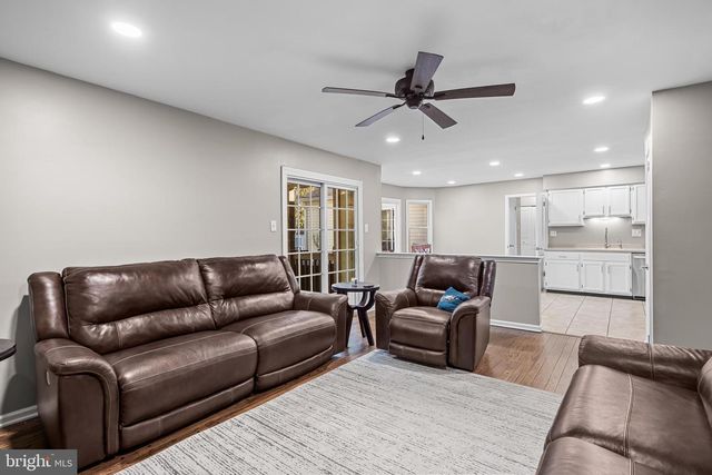 5 FRIAR TUCK DR, Medford, NJ 08055